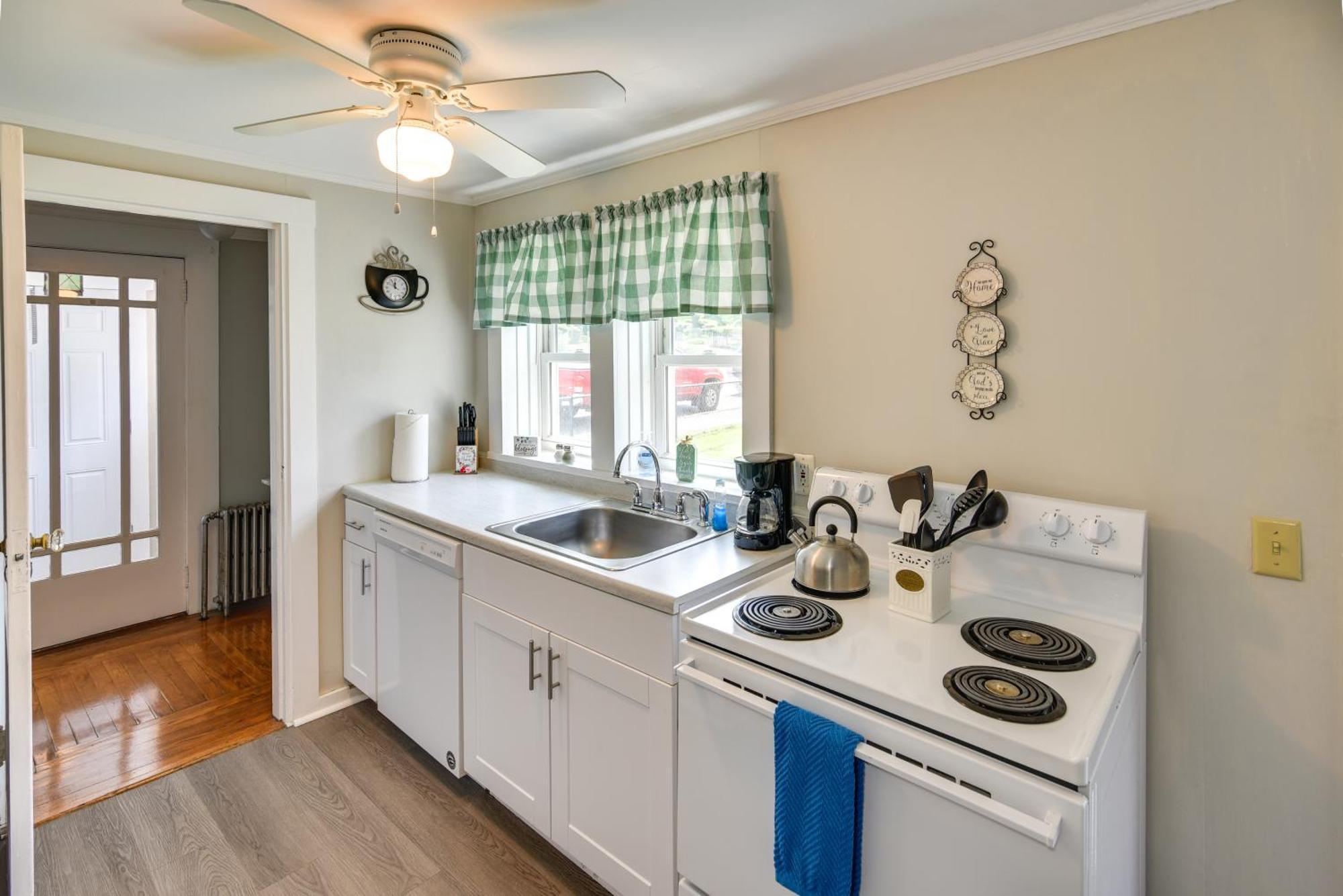 Newport House Less Than 3 Mi To Beaches And Bowens Wharf! Extérieur photo